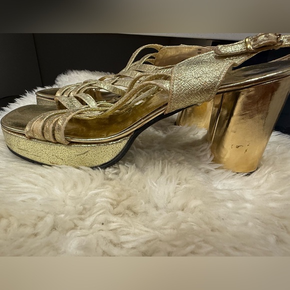 Funky 70s Gold Platform Heels - Picture 4 of 9